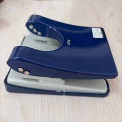 プラス 2穴パンチ フォース1/2 Mサイズ PU-830ACの画像