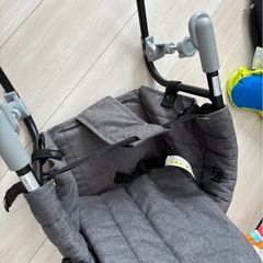 背もたれ付きテーブルチェアの画像