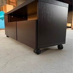 木目調テレビボード　キャスター付きの画像