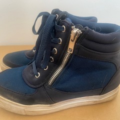 紺色の靴の画像