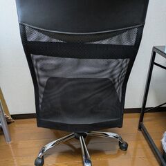 メッシュオフィスチェア 黒色 ・カバー付き ブラック 使用感あり 椅子の画像