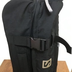 サロモン キャリーバッグの画像