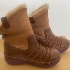 モコモコで温かいブーツの画像