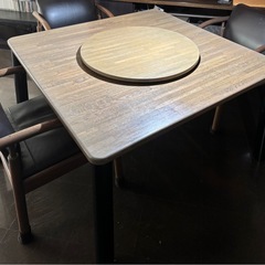 ダイニングテーブルの画像
