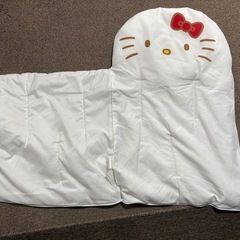 お昼寝布団ともこもこロンパースの画像