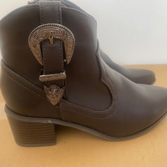 茶色のオシャレなブーツ
の画像