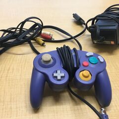 DST008)【ジャンク品】ゲームキューブ一式セット (コントローラー×電源ケーブル×AVケーブル)中古品【取りに来られる方限定】の画像
