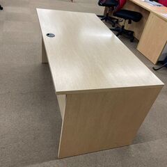 オフィス用デスクの画像