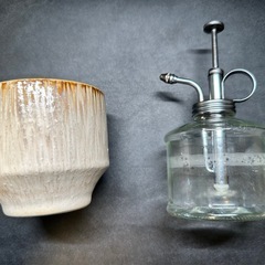 【三軒茶屋で引き渡し】植木鉢（10cm）＋ ガラス霧吹き セットの画像