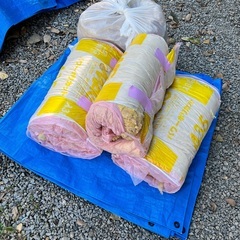 少量ですが、リサイクル品、16K グラスウール断熱材、鉢植えの越冬、屋外ペット小屋の防寒に。の画像