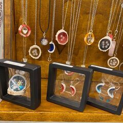 就労継続支援B型　レジンを使ったアクセサリー作りの画像