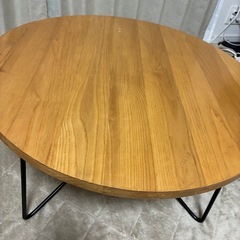 丸テーブルの画像