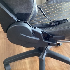 ゲーミングチェアリクライニング機能付き【町田市再生家具】252381の画像