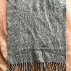 ランセルLANCELマフラー ストール ショール スカーフgrayグレイグレー灰色系縦約129センチ横約29.5センチレディース（lady's LADYS）女性用、婦人 ウィメンズ（women’s） メンズ（men’s）男性用、紳士 ユニセックス男女兼用の画像