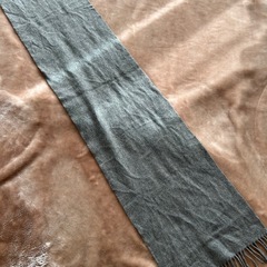 ランセルLANCELマフラー ストール ショール スカーフgrayグレイグレー灰色系縦約129センチ横約29.5センチレディース（lady's LADYS）女性用、婦人 ウィメンズ（women’s） メンズ（men’s）男性用、紳士 ユニセックス男女兼用の画像