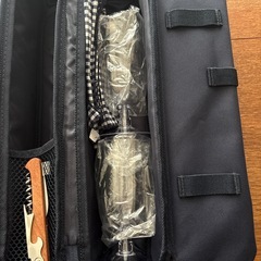 ワイン キャリーバッグ オープナーとプラスチックグラス付きの画像