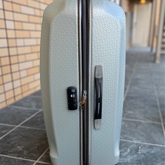 サムソナイトスーツケースの画像