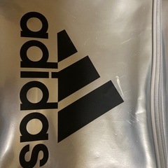 Adidas バッグの画像