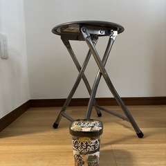 折りたたみ椅子の画像