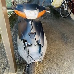 原付バイク、自転車、ベッド、メットレス、ソーファ、ベビーベッドの画像