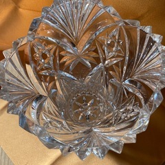 美品クリスタルガラスカット花瓶の画像