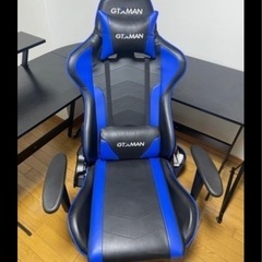 L型デスク、ゲーミングチェアのセットの画像