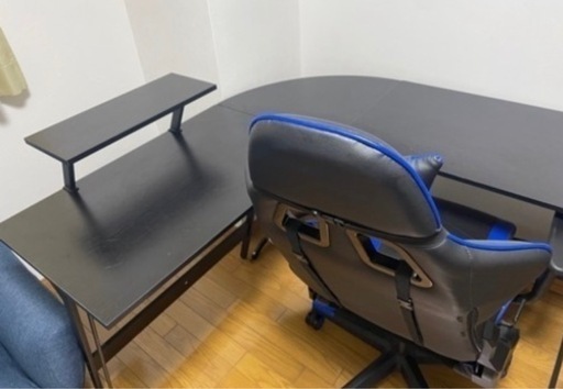 L型デスク、ゲーミングチェアのセット