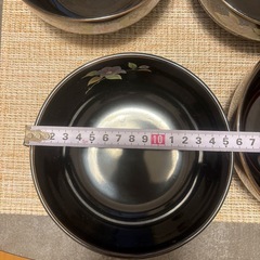 吾山窯　有田焼　黒い花柄陶器丼 4個＋黒色 蓋つき煮物椀 5個セットの画像