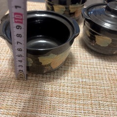 吾山窯　有田焼　黒い花柄陶器丼 4個＋黒色 蓋つき煮物椀 5個セットの画像