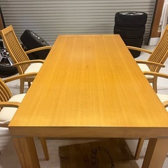 4人掛け、テーブルセットの画像