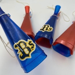 バッファローズのラメ入りメガホン4個セットの画像