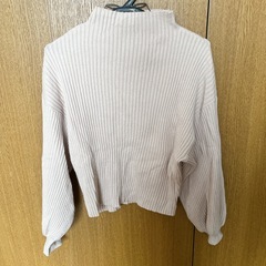 【レディース】 ボリュームスリーブボトルネックニットトップス　オフベージュの画像