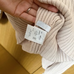 【レディース】 ボリュームスリーブボトルネックニットトップス　オフベージュの画像