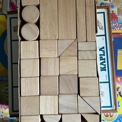 カプラ100ピースと積み木セットの画像