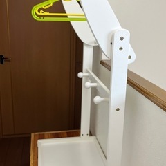 子ども用ハンガーラックの画像