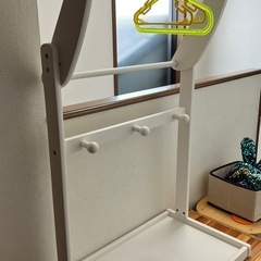 子ども用ハンガーラックの画像