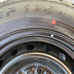 ハイエース純正タイヤの画像