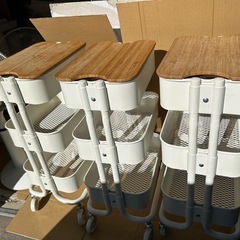 IKEA ロースコグ・ワゴン3台蓋付きの画像