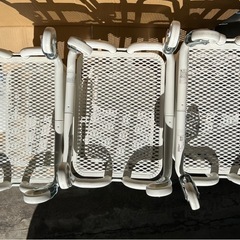 IKEA ロースコグ・ワゴン3台蓋付きの画像