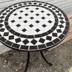 タイル テーブル チェア にこ2個の画像