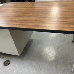オフィス用机　木目　3台
の画像