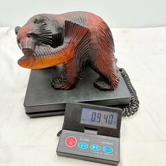 【❗️✨厳かな作り✨❗️】木彫りの熊　鮭を咥えた木彫り熊 置物 彫刻 オブジェ 現状品の画像