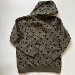 新品未使用　男児130cmパーカーの画像