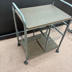 ⭐️爆安⭐️キャスター付きワゴン　木製天板の画像