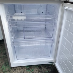 シャープ271リッター二ドア冷蔵庫の画像