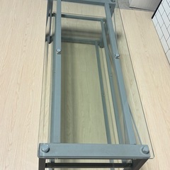 ガラステーブルの画像