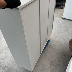 鍵つき　木製ロッカー　収納棚の画像