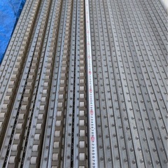 ローラーコンベア コロコンローラー 流動棚用ホイールコンベア 約152cm 1本2000円 在庫約400本　バラ売り可の画像