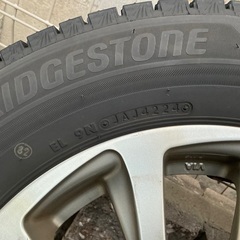 24年製スタッドレスタイヤVRX3アルミホイール付　195/65R15 1シーズン使用　チェーンサービス付きの画像