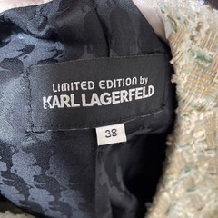 レディーススーツの画像